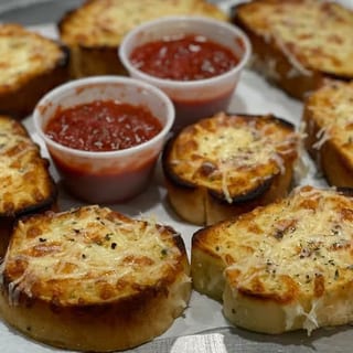 4 pc Cheesy Garlic Bread